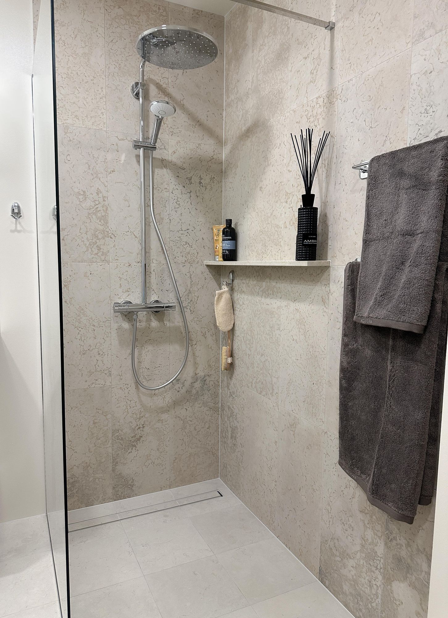 Orgita honed (300 x 300 mm) on the floor, Selgase honed (300 x 600 mm) on the walls. Installed by: Edgars Ābols, Latvia.