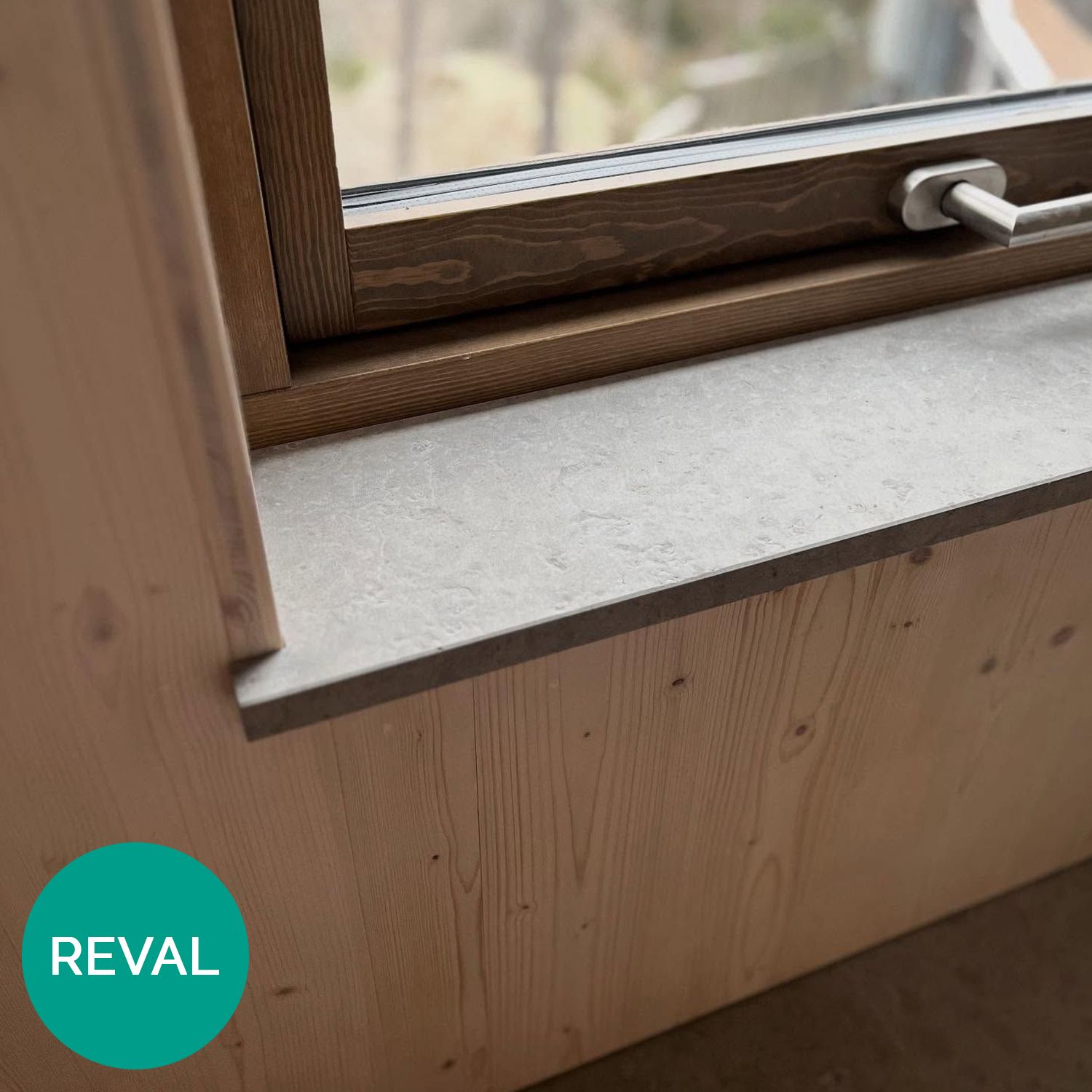 Reval antiik aknalaud, 915 x 168 x 20mm, @villa_vy_ (Rootsi)